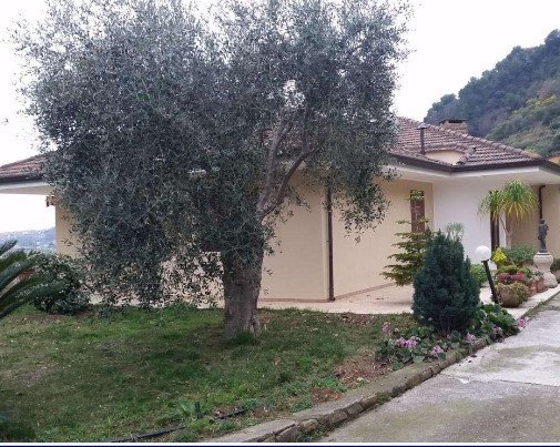 casa indipendente in vendita a Ventimiglia