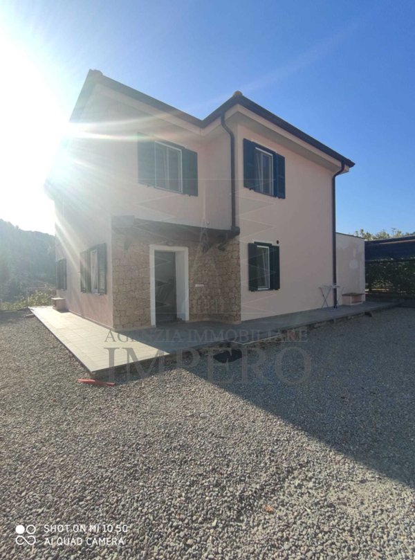 casa indipendente in vendita a Ventimiglia in zona Varase