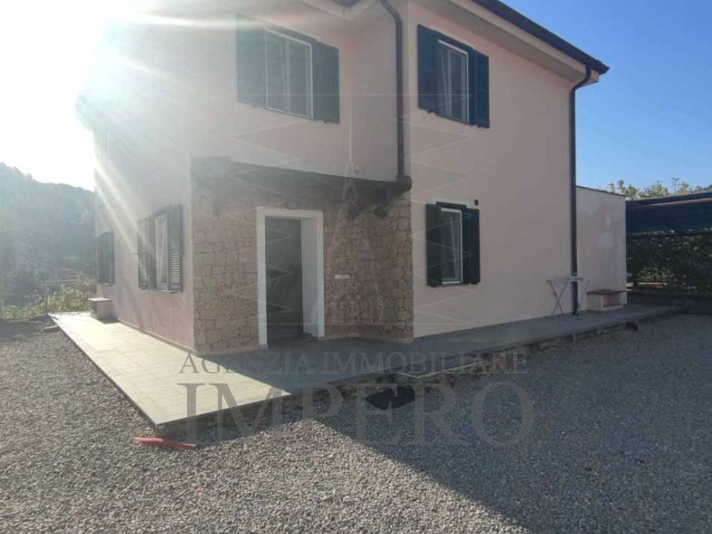 casa indipendente in vendita a Ventimiglia in zona Varase
