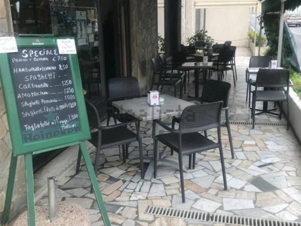 locale commerciale in vendita a Ventimiglia in zona Latte