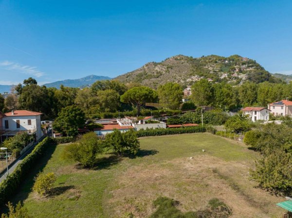 terreno edificabile in vendita a Ventimiglia
