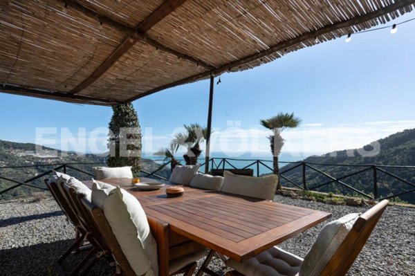 casa indipendente in vendita a Ventimiglia in zona Latte