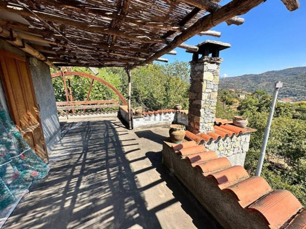 casa indipendente in vendita a Ventimiglia in zona Seglia / San Bernardo