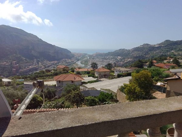 appartamento in vendita a Ventimiglia in zona Seglia / San Bernardo