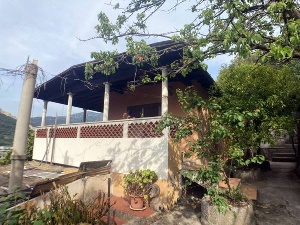 casa indipendente in vendita a Ventimiglia in zona Porra