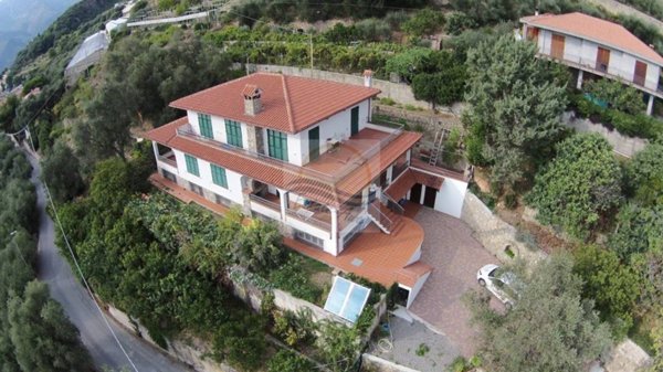 casa indipendente in vendita a Ventimiglia in zona Calandri