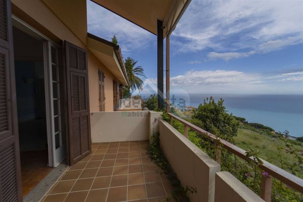 appartamento in vendita a Ventimiglia in zona Seglia / San Bernardo
