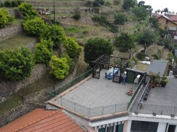 casa indipendente in vendita a Ventimiglia in zona Latte