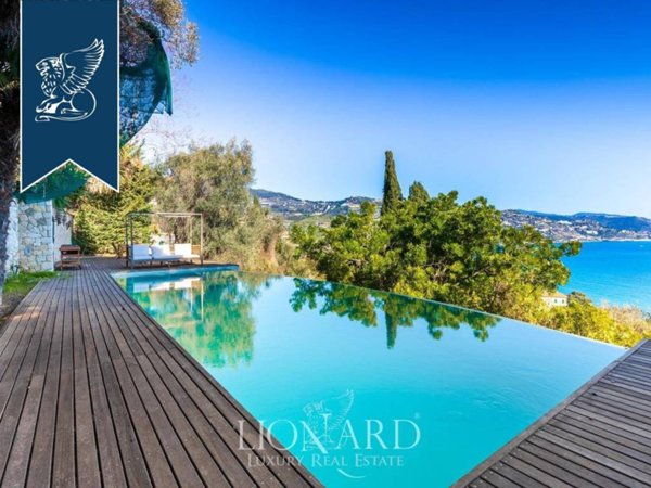 casa indipendente in vendita a Ventimiglia in zona Grimaldi