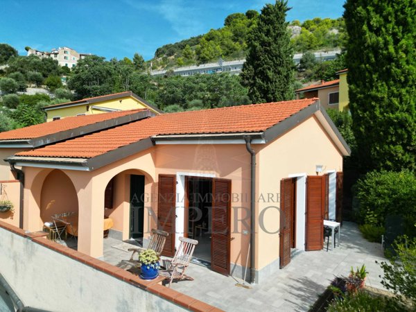 casa indipendente in vendita a Ventimiglia in zona Latte