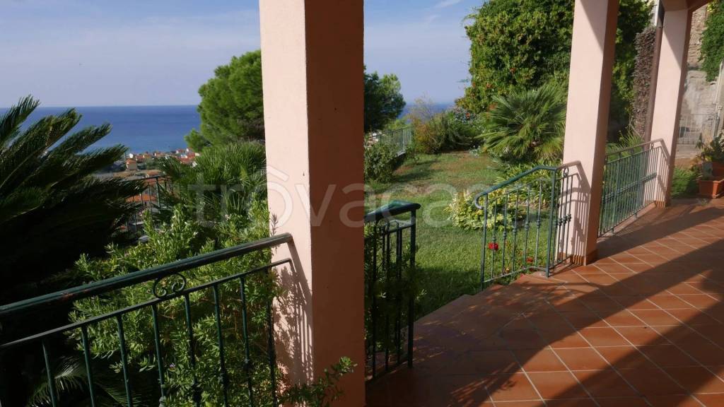 casa indipendente in vendita a Ventimiglia