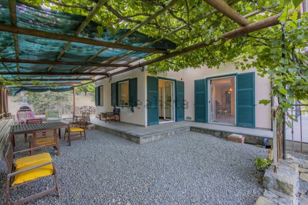 casa indipendente in vendita a Ventimiglia in zona Varase