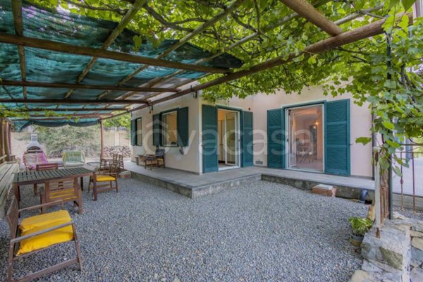 casa indipendente in vendita a Ventimiglia in zona Varase