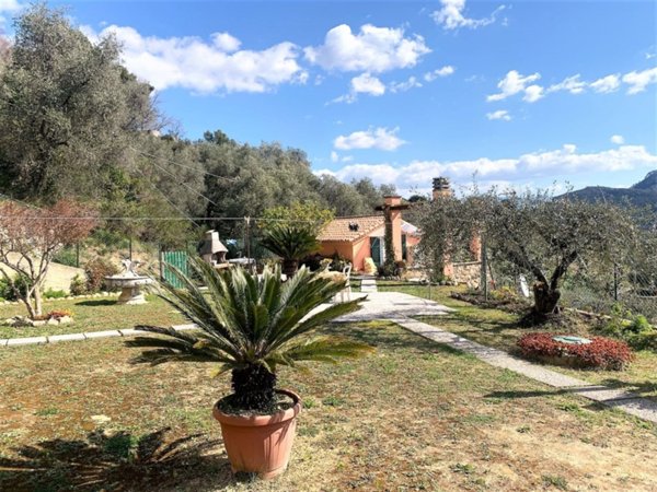 casa indipendente in vendita a Ventimiglia in zona Sealza