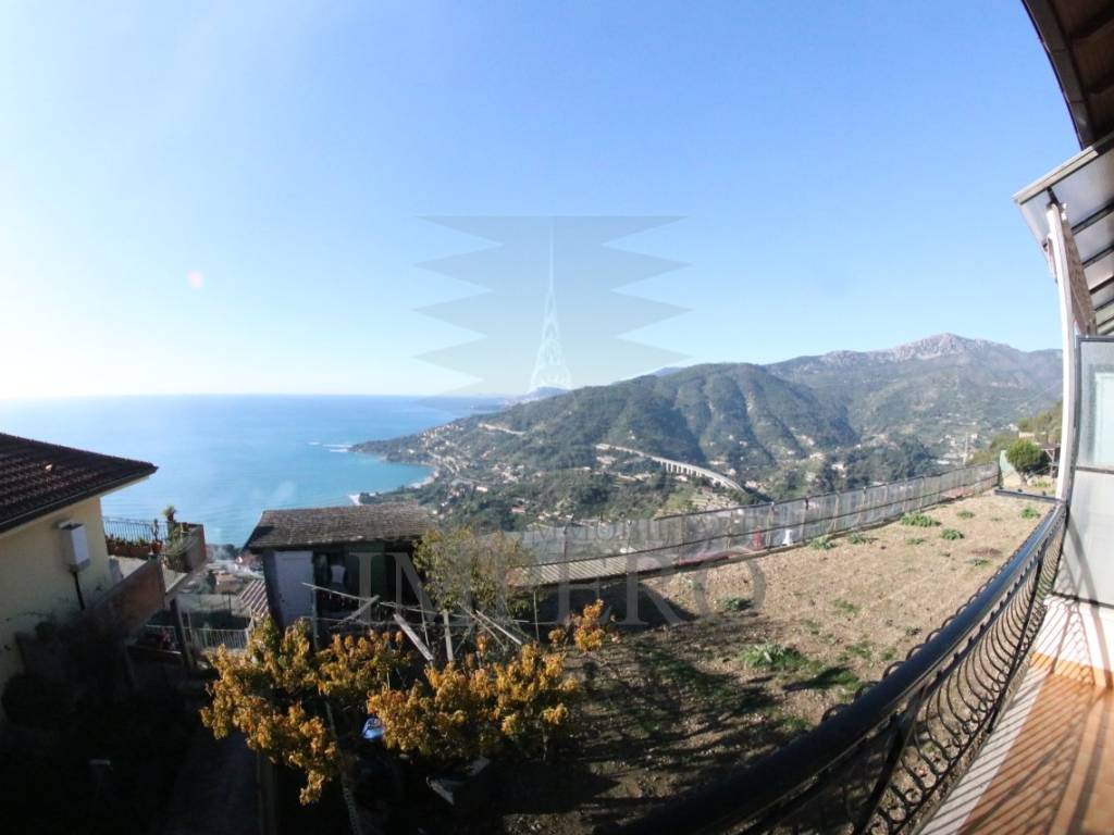casa indipendente in vendita a Ventimiglia in zona Latte