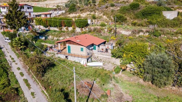 casa indipendente in vendita a Ventimiglia