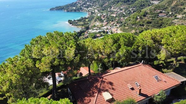 casa indipendente in vendita a Ventimiglia