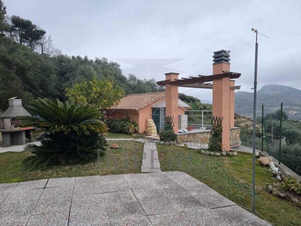 casa indipendente in vendita a Ventimiglia in zona Torri