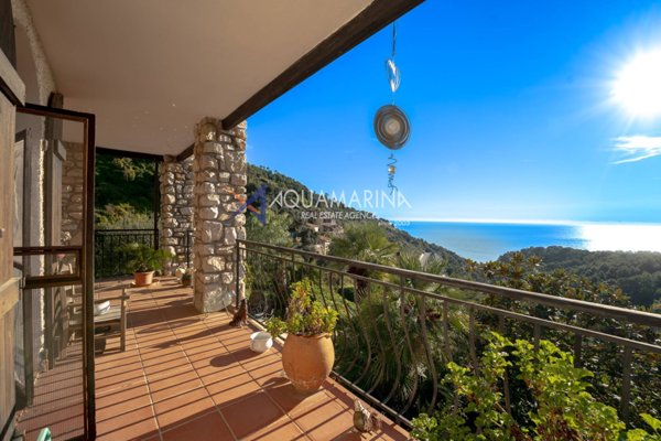 casa indipendente in vendita a Ventimiglia in zona Mortola Inferiore
