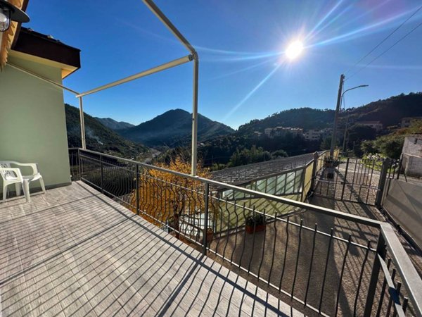 casa indipendente in vendita a Ventimiglia in zona Calvo