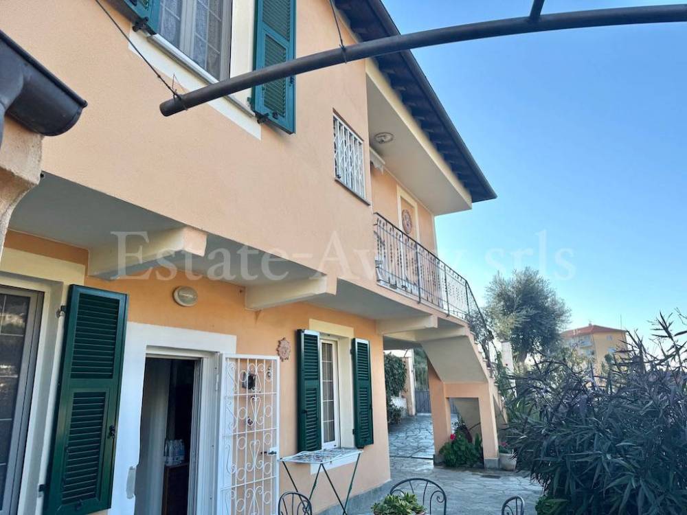 casa indipendente in vendita a Ventimiglia in zona Latte