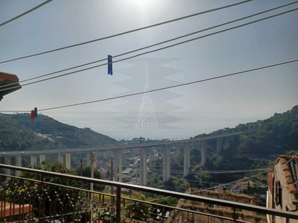 casa indipendente in vendita a Ventimiglia in zona Sealza