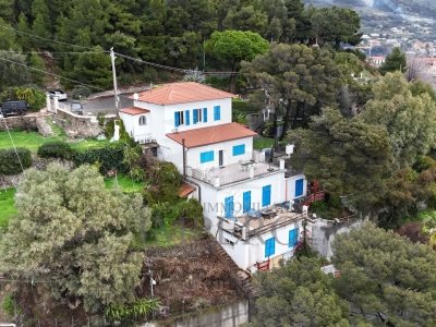 casa indipendente in vendita a Ventimiglia