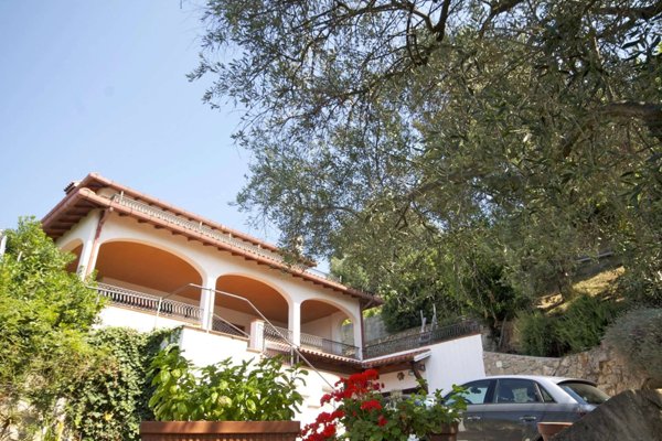casa indipendente in vendita a Ventimiglia in zona Latte