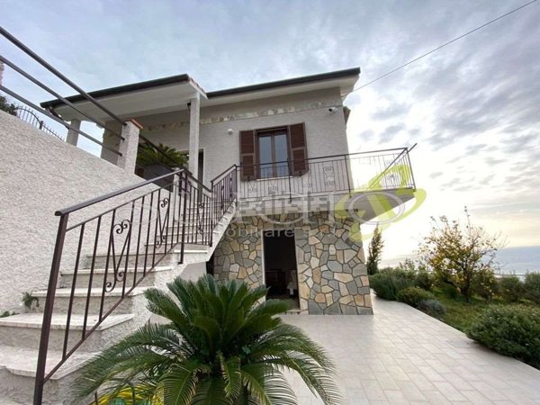 casa indipendente in vendita a Ventimiglia in zona Mortola Superiore