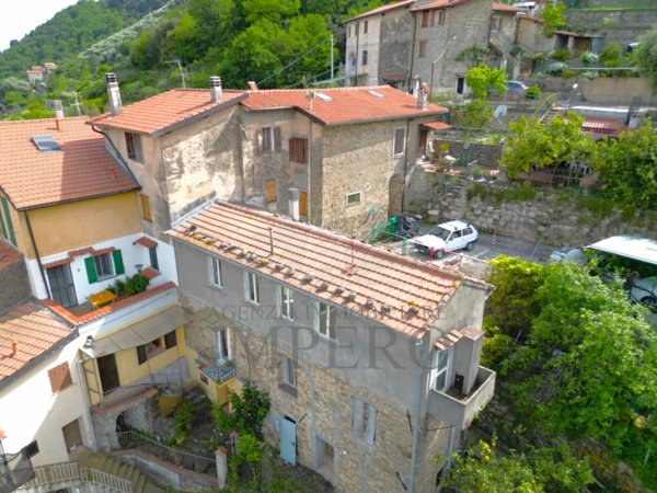 casa semindipendente in vendita a Ventimiglia in zona Latte