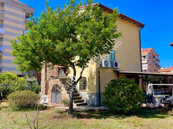 casa indipendente in vendita a Ventimiglia