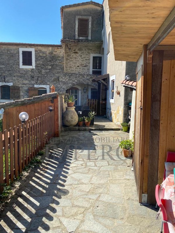 casa semindipendente in vendita a Ventimiglia in zona Sealza