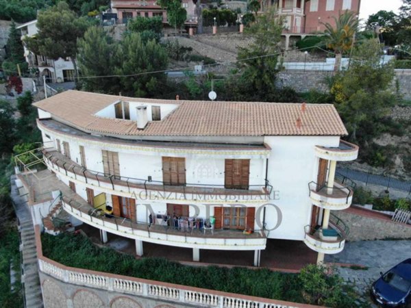 casa indipendente in vendita a Ventimiglia