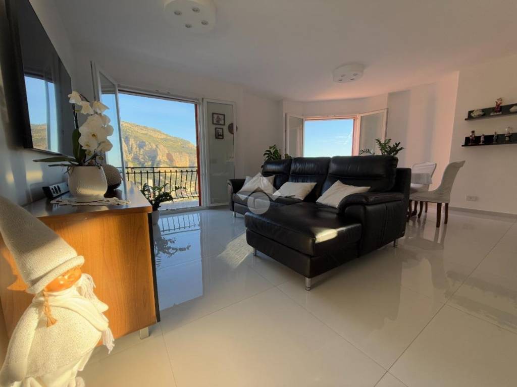 appartamento in vendita a Ventimiglia in zona Seglia / San Bernardo