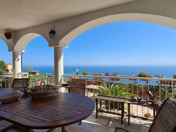 casa indipendente in vendita a Ventimiglia in zona Grimaldi