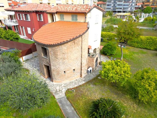casa indipendente in vendita a Ventimiglia