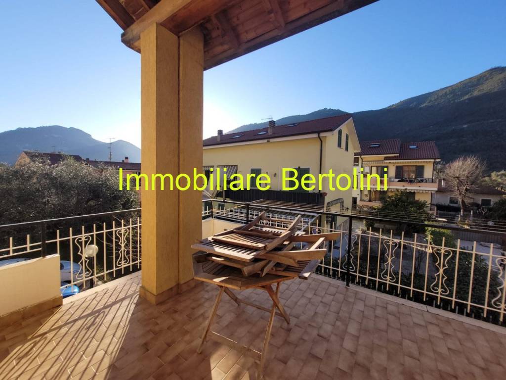 casa indipendente in vendita a Ventimiglia in zona Porra