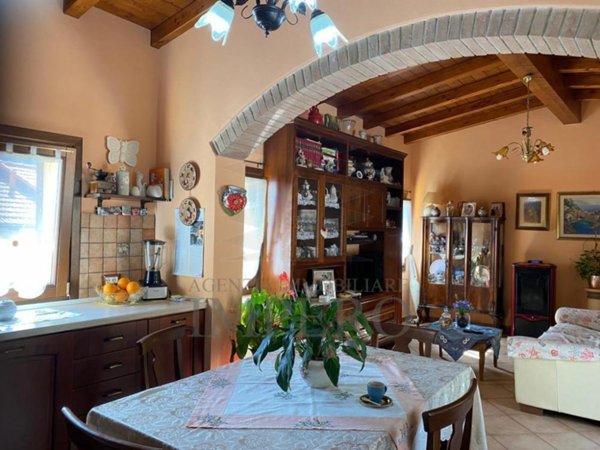 casa semindipendente in vendita a Ventimiglia in zona Sealza