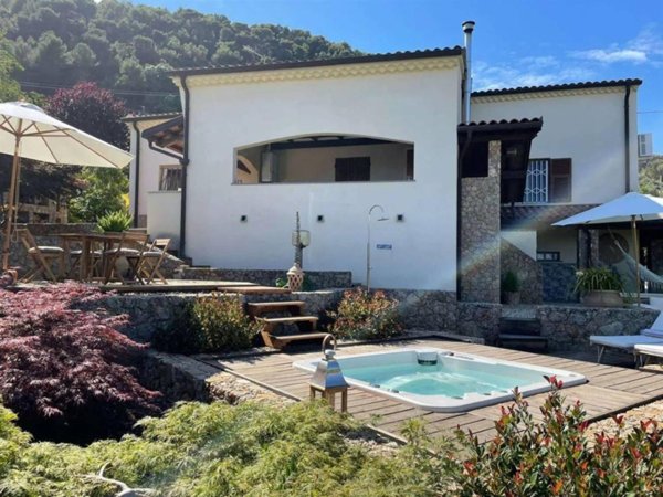casa indipendente in vendita a Ventimiglia in zona Seglia / San Bernardo