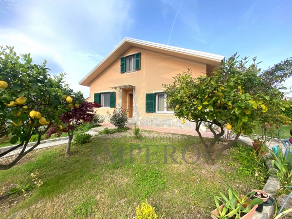 casa indipendente in vendita a Ventimiglia in zona Seglia / San Bernardo
