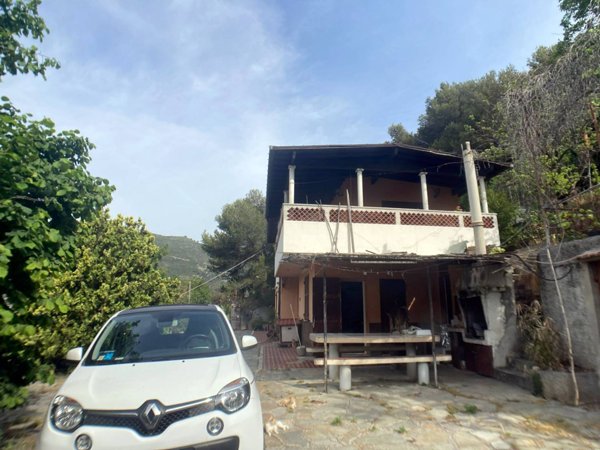 casa indipendente in vendita a Ventimiglia