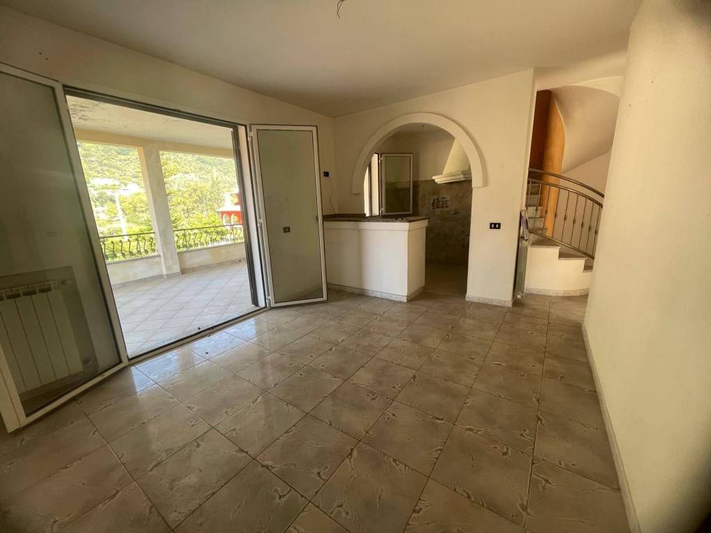 appartamento in vendita a Ventimiglia in zona Porra