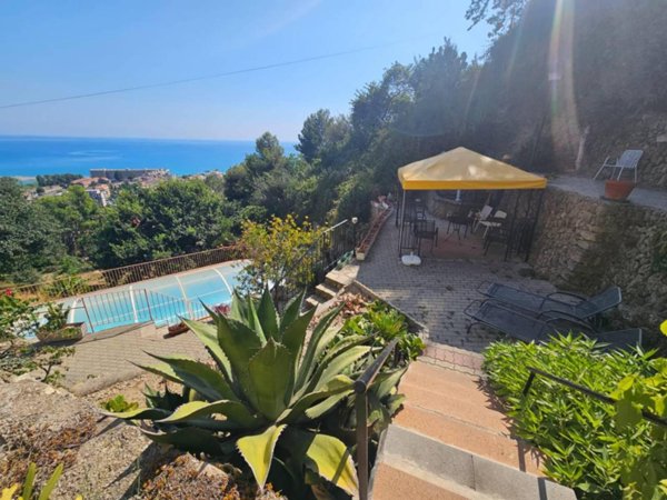 casa indipendente in vendita a Ventimiglia