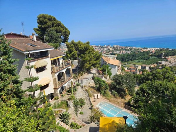 casa indipendente in vendita a Ventimiglia