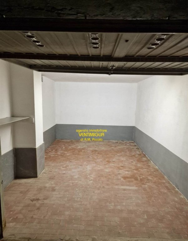 locale di sgombero in vendita a Ventimiglia