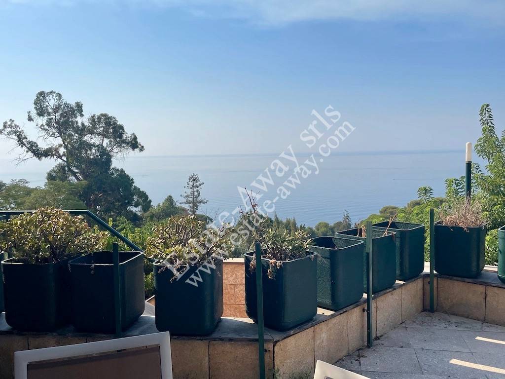 appartamento in vendita a Ventimiglia in zona Mortola Inferiore