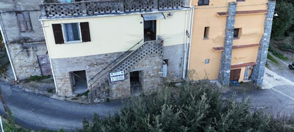 casa indipendente in vendita a Ventimiglia in zona Latte
