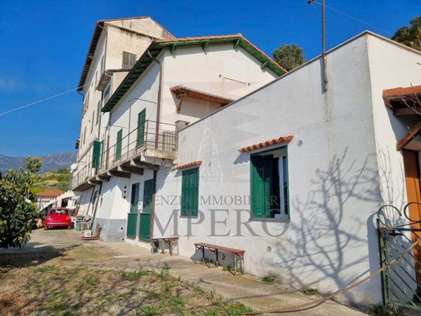 casa semindipendente in vendita a Ventimiglia in zona Latte