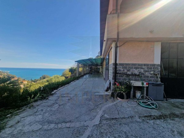 casa indipendente in vendita a Ventimiglia in zona Latte