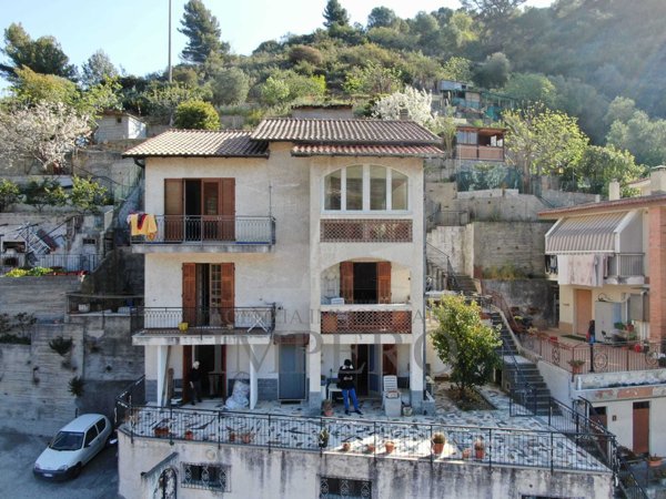casa indipendente in vendita a Ventimiglia